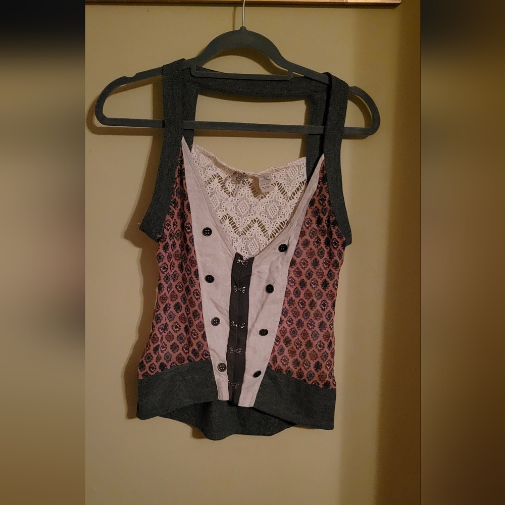 Detailed lace vest